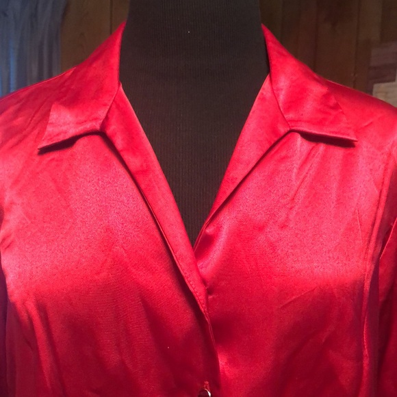 Beautiful Red Satin Sag Harbor Long Sleeved Blouse Petite - Picture 3 of 13